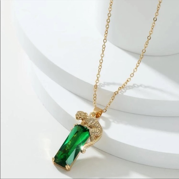 18k Gold plated Emerald Jaguar Necklace - Picture 2 of 3